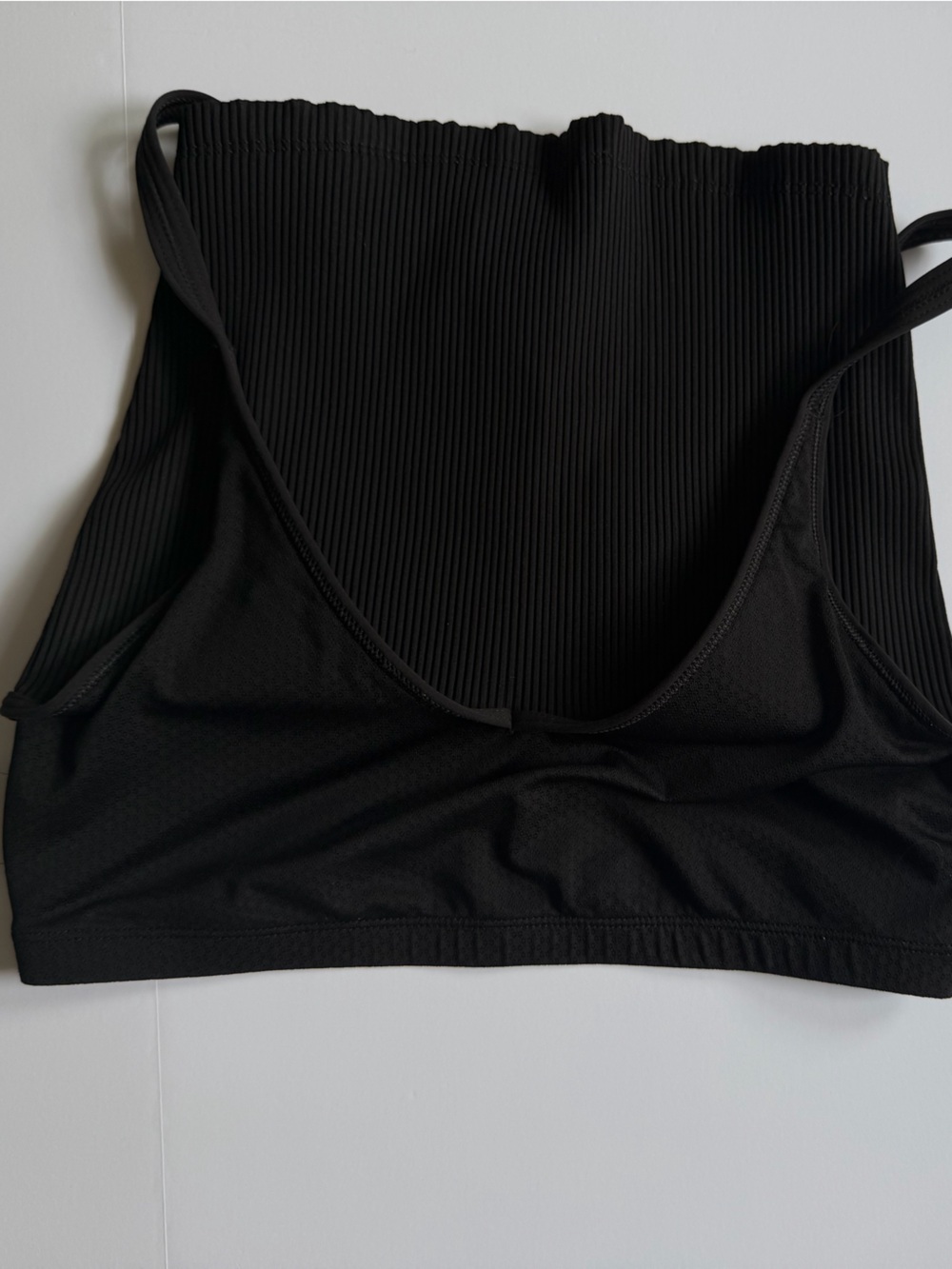 Vuori Rib Cropped Tank Top Size Medium in Black - Style VW189 Crossed Strap Back - Picture 6 of 11